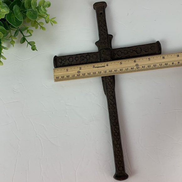 Metal/Steel cross (image of spikes) - Picture 5 of 6